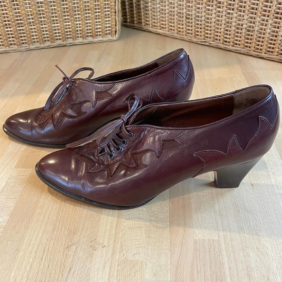 Vintage 80s Leather Lace-Ups with Shapely Stacked Heels - Picture 5 of 11